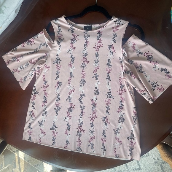 Worthington Pink Cold Shoulder Top. Size M - Picture 1 of 3